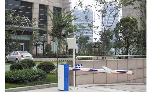 RFID超高頻讀寫器UR5206應用于車輛管理